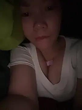 Snapshot of DoliceGirl2k chatting on February 2026 03:27:01 PM DoliceGirl2k online show from February 2026 03:27:01 PM