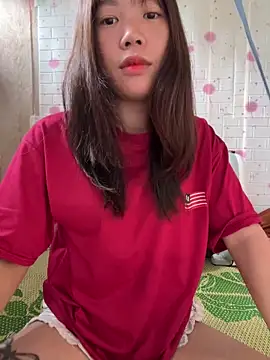 Snapshot of DoliceGirl2k chatting on June 2026 03:22:01 AM DoliceGirl2k online show from June 2026 03:22:01 AM