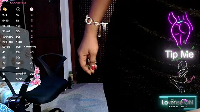 Snapshot of VixenNandhu chatting on April 2026 06:21:01 PM VixenNandhu online show from April 2026 06:21:01 PM