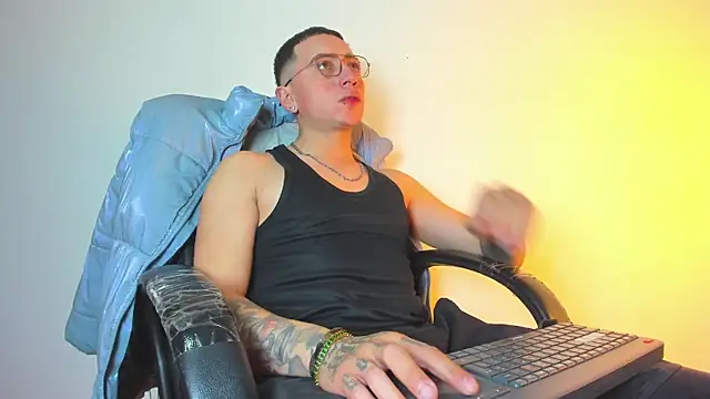 Snapshot of Emmanuel_Lust chatting on February 2026 12:21:01 PM Emmanuel Lust online show from February 2026 12:21:01 PM