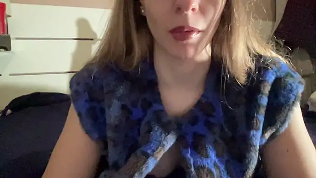 Snapshot of petiteetoile chatting on February 2026 04:55:01 PM petiteetoile online show from February 2026 04:55:01 PM