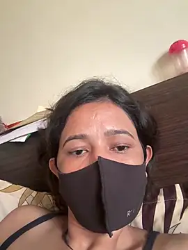 Snapshot of raavigirl chatting on February 2026 04:32:01 AM raavigirl online show from February 2026 04:32:01 AM