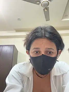 Snapshot of raavigirl chatting on February 2026 04:37:02 PM raavigirl online show from February 2026 04:37:02 PM