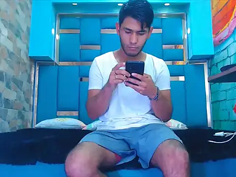 Snapshot of warmNoah chatting on February 2026 07:35:01 PM warmNoah online show from February 2026 07:35:01 PM