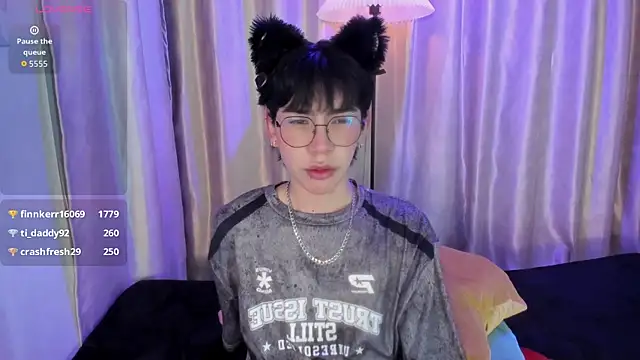 Demian Hush online show from April 2026 03:11:01 AM