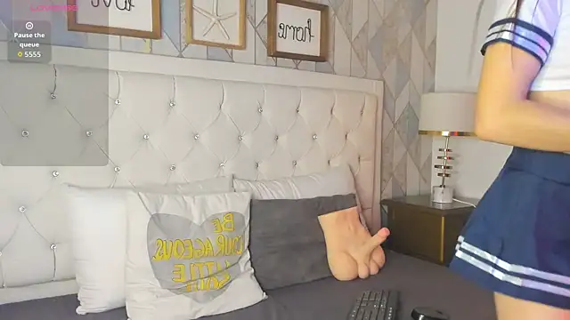 luna forever7 online show from April 2026 07:48:01 PM