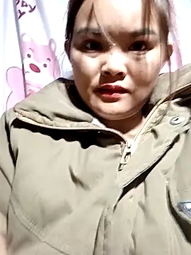 Snapshot of Luminana chatting on February 2026 01:43:01 AM Luminana online show from February 2026 01:43:01 AM