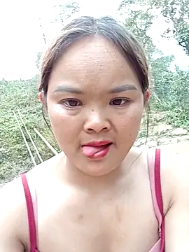 Snapshot of Luminana chatting on March 2026 05:19:01 AM Luminana online show from March 2026 05:19:01 AM