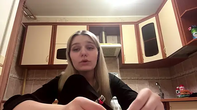 Snapshot of MiaBerlateen chatting on February 2026 07:00:02 PM MiaBerlateen online show from February 2026 07:00:02 PM