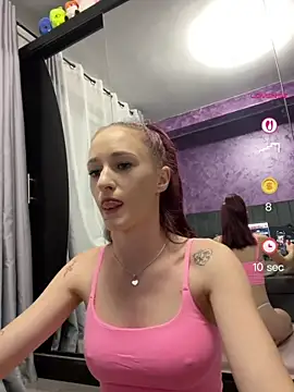 Snapshot of Roxyfoxyyy chatting on July 2026 10:45:01 PM Roxyfoxyyy online show from July 2026 10:45:01 PM