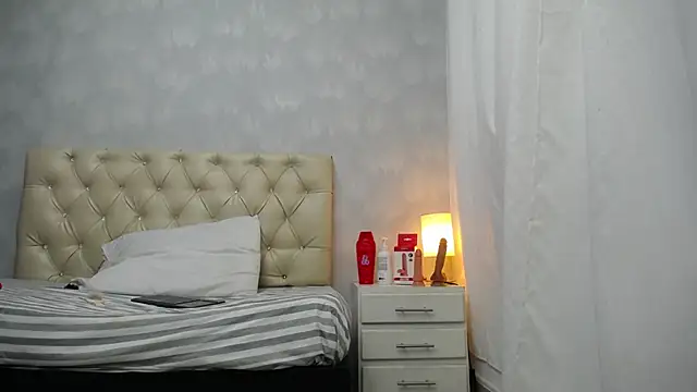 Snapshot of angelica_rober chatting on March 2026 11:28:02 AM angelica rober online show from March 2026 11:28:02 AM