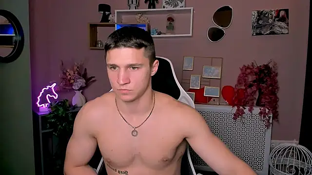 Snapshot of emmanuel_shine chatting on June 2026 09:03:01 AM emmanuel shine online show from June 2026 09:03:01 AM