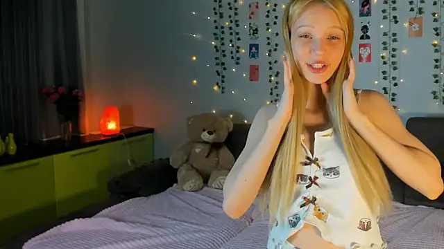 Kiracute18 online show from April 2026 04:53:02 PM