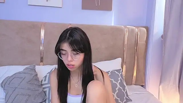 Snapshot of Mia_Naive chatting on June 2026 08:13:02 PM Mia Naive online show from June 2026 08:13:02 PM