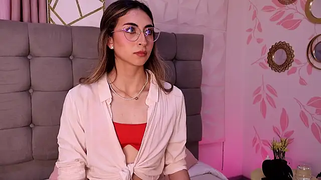 Snapshot of EmmaClark__ chatting on February 2026 03:24:01 PM EmmaClark online show from February 2026 03:24:01 PM