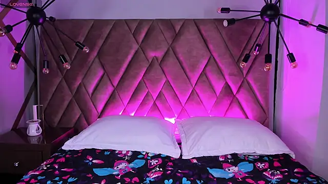 Aris Suarez online show from April 2026 05:01:02 AM