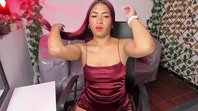 Snapshot of ChloeLombardi_ chatting on June 2026 02:04:01 PM ChloeLombardi online show from June 2026 02:04:01 PM