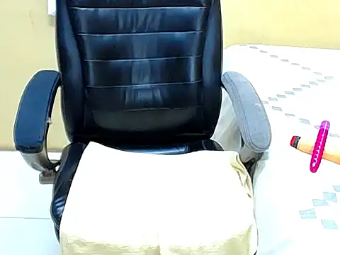 Snapshot of BubblyIvyxxx chatting on February 2026 06:37:01 AM BubblyIvyxxx online show from February 2026 06:37:01 AM