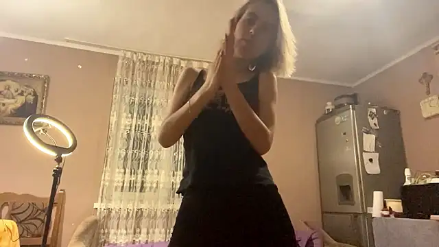 Snapshot of CharmingBlonde chatting on February 2026 08:16:01 PM CharmingBlonde online show from February 2026 08:16:01 PM