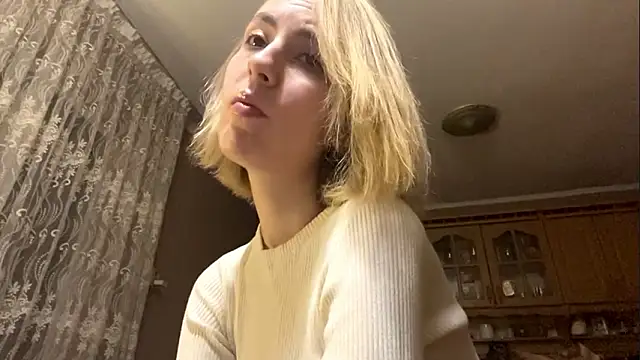 Snapshot of CharmingBlonde chatting on February 2026 06:15:02 PM CharmingBlonde online show from February 2026 06:15:02 PM