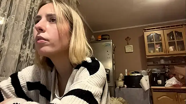 Snapshot of CharmingBlonde chatting on February 2026 05:11:01 PM CharmingBlonde online show from February 2026 05:11:01 PM