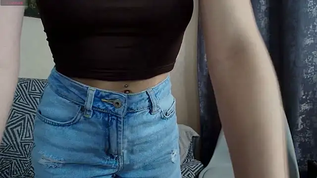 Snapshot of Erinn_Sky chatting on March 2026 06:15:01 PM Erinn Sky online show from March 2026 06:15:01 PM