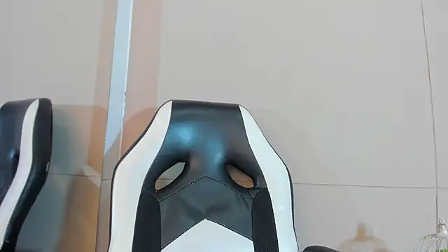 luna bradley  online show from March 2026 12:20:01 PM