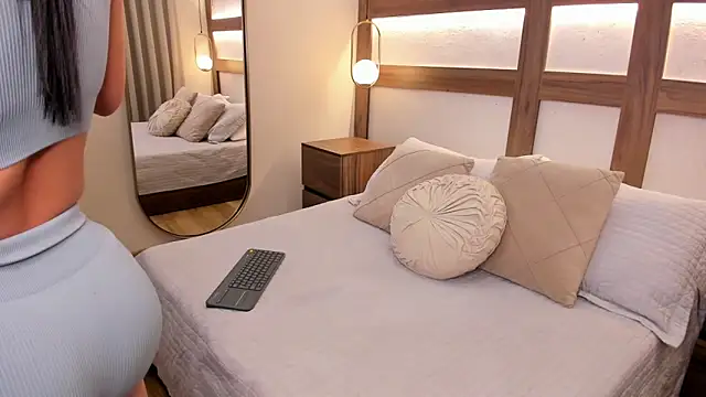 Aurea Silk online show from March 2026 09:21:02 PM