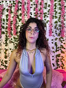 Woo isDaphne online show from February 2026 11:01:02 PM