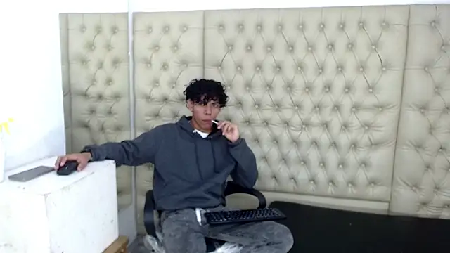 DaviidBuckx  online show from February 2026 01:59:01 PM