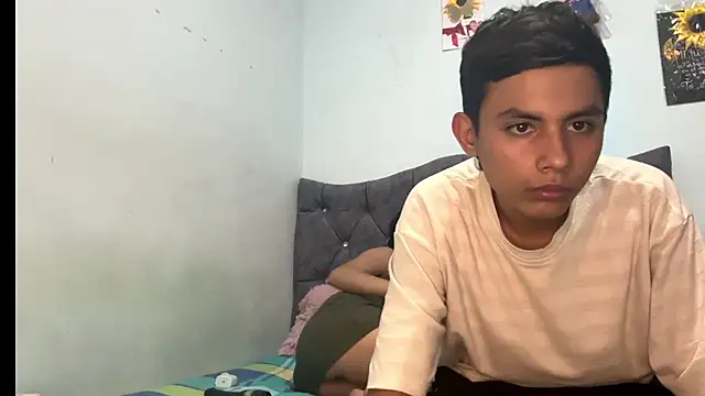 Snapshot of two_cam_latin chatting on February 2026 03:18:01 AM two cam latin online show from February 2026 03:18:01 AM