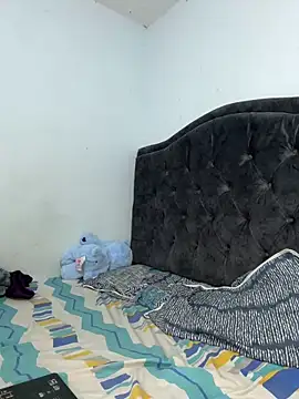 Snapshot of two_cam_latin chatting on February 2026 04:33:02 AM two cam latin online show from February 2026 04:33:02 AM