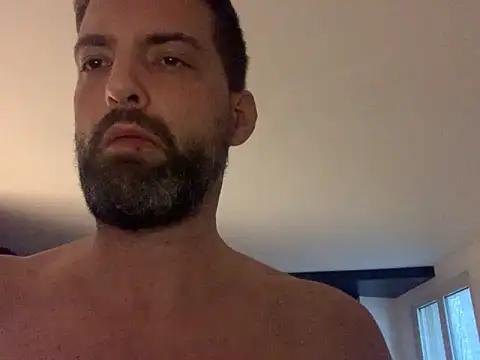 Snapshot of daddyffpig chatting on February 2026 07:04:02 AM daddyffpig online show from February 2026 07:04:02 AM