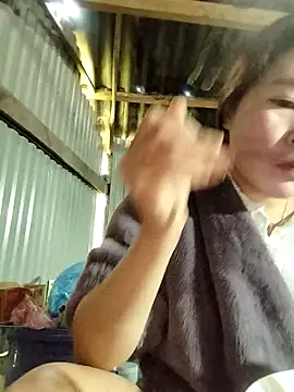 Yiyoongg online show from February 2026 01:48:02 AM