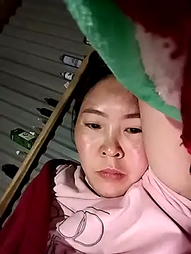 Yiyoongg online show from February 2026 01:33:02 PM