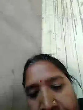 Snapshot of Loomaraj chatting on March 2026 04:29:01 AM Loomaraj online show from March 2026 04:29:01 AM