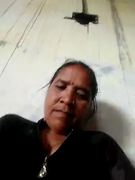 Snapshot of Loomaraj chatting on May 2026 05:36:01 AM Loomaraj online show from May 2026 05:36:01 AM