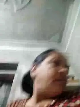 Snapshot of Loomaraj chatting on May 2026 10:07:01 PM Loomaraj online show from May 2026 10:07:01 PM