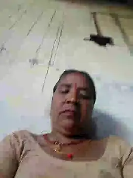 Snapshot of Loomaraj chatting on May 2026 04:42:01 AM Loomaraj online show from May 2026 04:42:01 AM