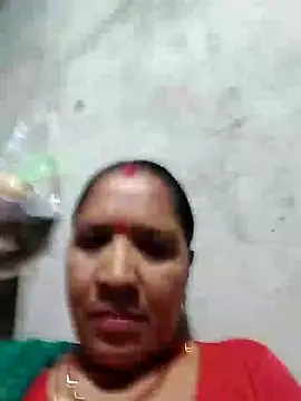Snapshot of Loomaraj chatting on June 2026 05:00:02 PM Loomaraj online show from June 2026 05:00:02 PM