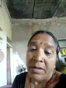 Snapshot of Loomaraj chatting on July 2026 06:29:01 AM Loomaraj online show from July 2026 06:29:01 AM