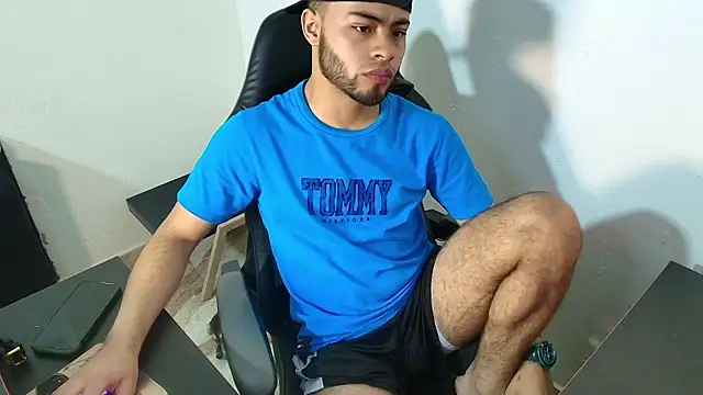 Snapshot of Xanderstone00 chatting on February 2026 06:48:01 PM Xanderstone00 online show from February 2026 06:48:01 PM