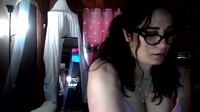 Snapshot of VelvetBrunetteXo chatting on February 2026 08:20:02 PM VelvetBrunetteXo online show from February 2026 08:20:02 PM