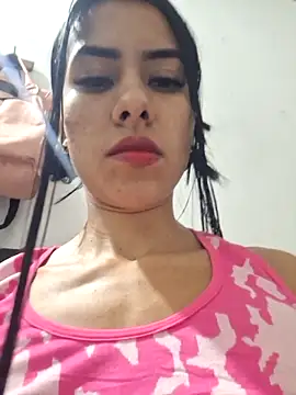 Snapshot of Alannys19 chatting on February 2026 04:33:02 AM Alannys19 online show from February 2026 04:33:02 AM