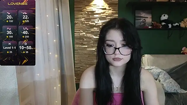 Snapshot of Whitney11_1131 chatting on February 2026 02:17:02 PM Whitney11 1131 online show from February 2026 02:17:02 PM