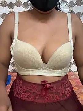 Snapshot of lovely_siaa chatting on April 2026 04:45:02 PM lovely siaa online show from April 2026 04:45:02 PM