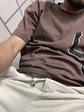 hassuniii online show from February 2026 09:21:01 PM