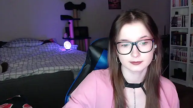 LunaXcherry online show from March 2026 06:09:02 PM