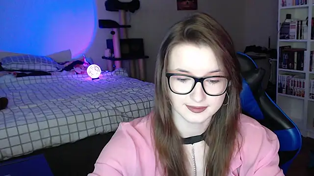 LunaXcherry online show from April 2026 04:48:02 PM