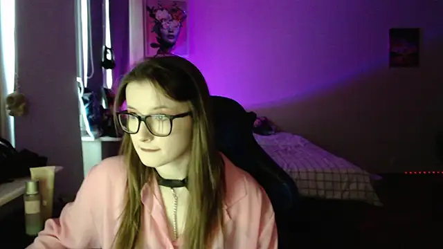 LunaXcherry online show from April 2026 04:56:01 PM